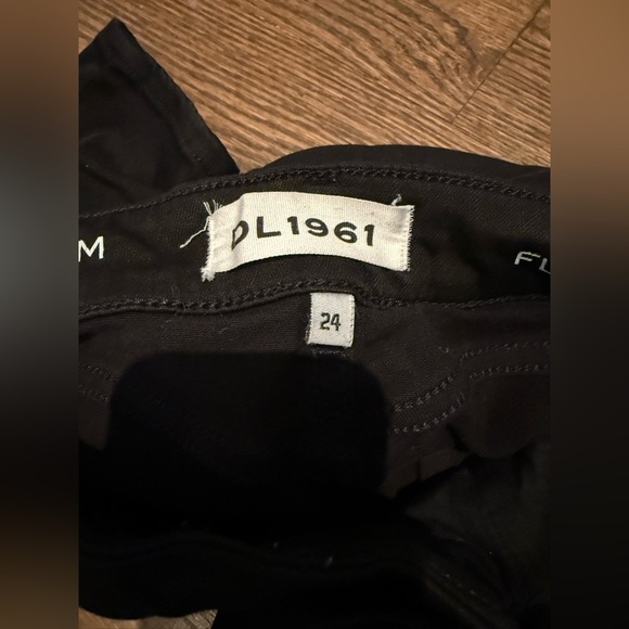 dl1961 Florence instasculpt cropped hail black Jean size 24 - Picture 3 of 5